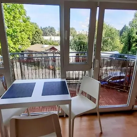 Apartment Las- Ruhig Aber Zentral Teilmobliert, Dresden