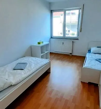 Las- Ruhig Aber Zentral Teilmobliert, Apartment
