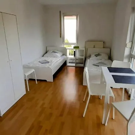 Las- Ruhig Aber Zentral Teilmobliert, Apartment *